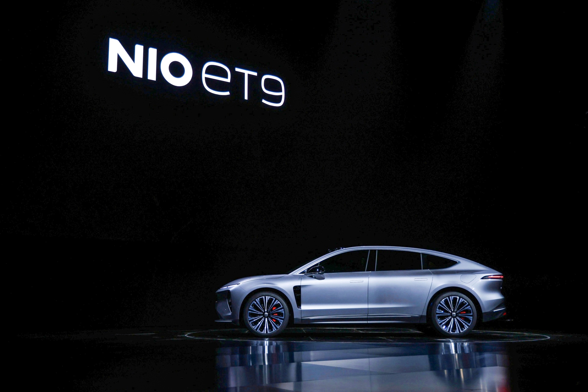 Китайська компанія Nio представила електромобіль представницького класу, який змагатиметься з Panamera